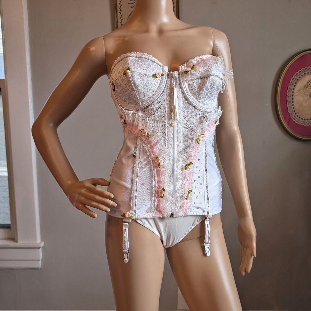 Vintage Y2K Frederick's of Hollywood White Corset Lace Coquette Rhinestone 36C